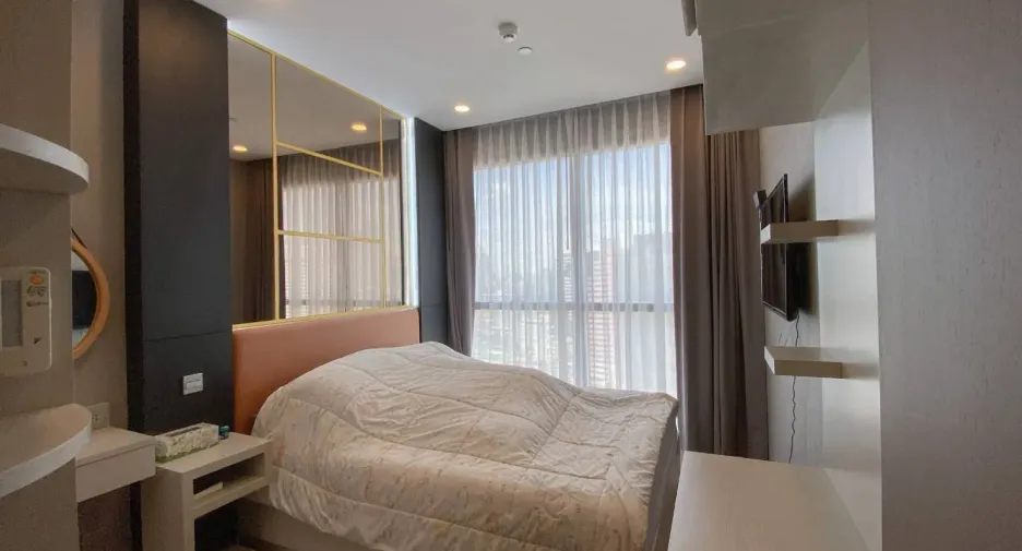 For rent 2 bedrooms condo in Bang Rak, Bangkok