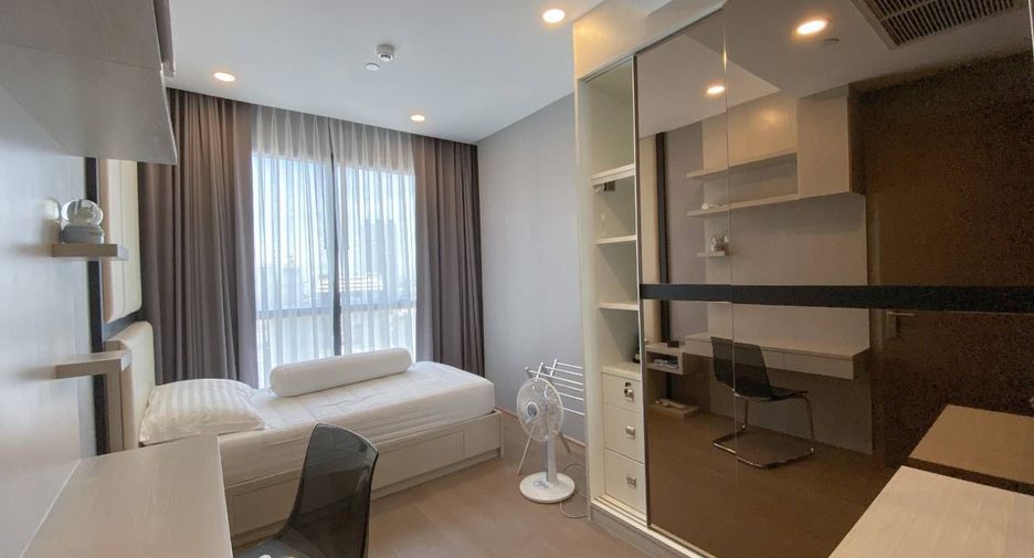 For rent 2 bedrooms condo in Bang Rak, Bangkok