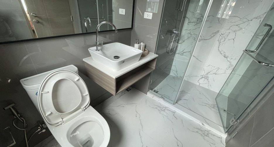 For rent 2 bedrooms condo in Phra Khanong, Bangkok