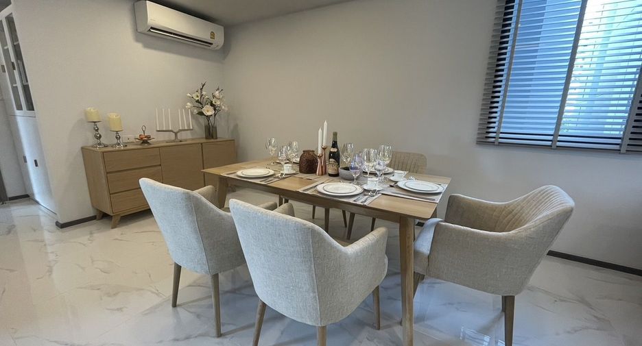 For rent 2 bedrooms condo in Phra Khanong, Bangkok