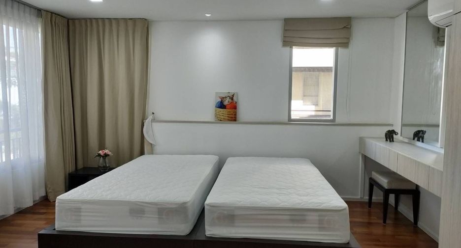 For rent 3 bedrooms condo in Watthana, Bangkok