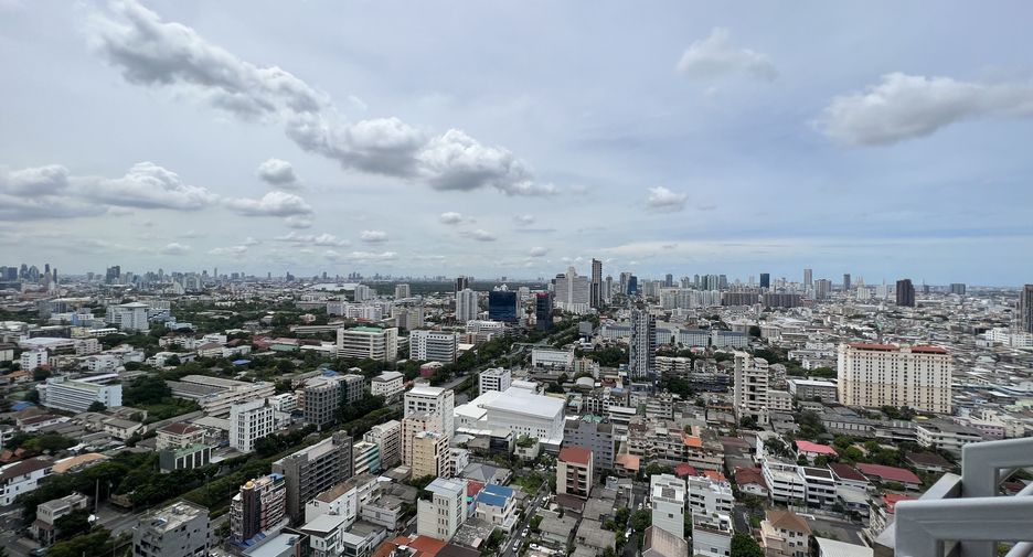 For rent 2 bedrooms condo in Sathon, Bangkok