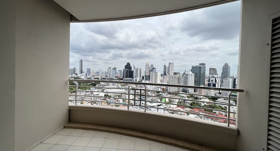 For rent 2 bedrooms condo in Sathon, Bangkok
