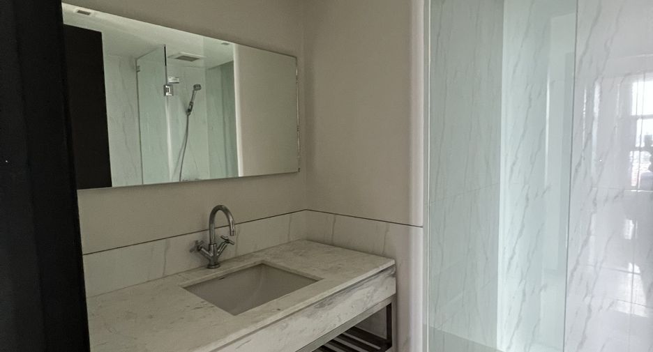 For rent 2 bedrooms condo in Sathon, Bangkok