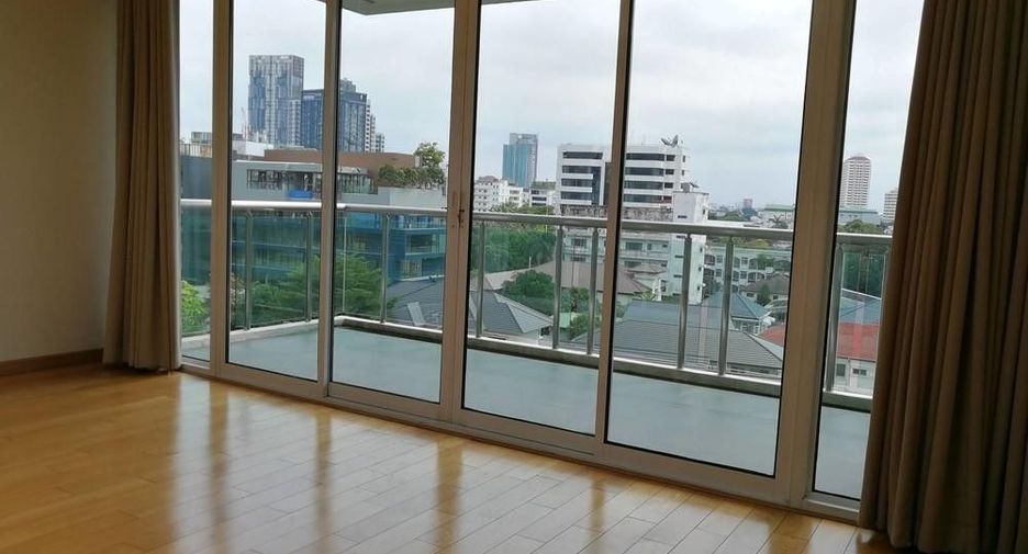 For rent 4 bedrooms condo in Khlong Toei, Bangkok
