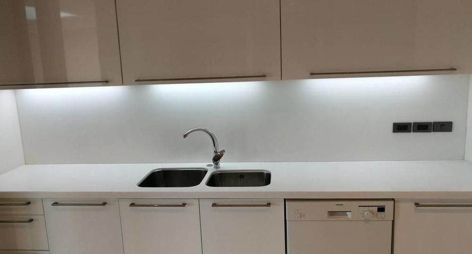 For rent 4 bedrooms condo in Khlong Toei, Bangkok