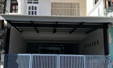 Casa adosada en alquiler de 2 habitaciones en Bang Kapi, Bangkok