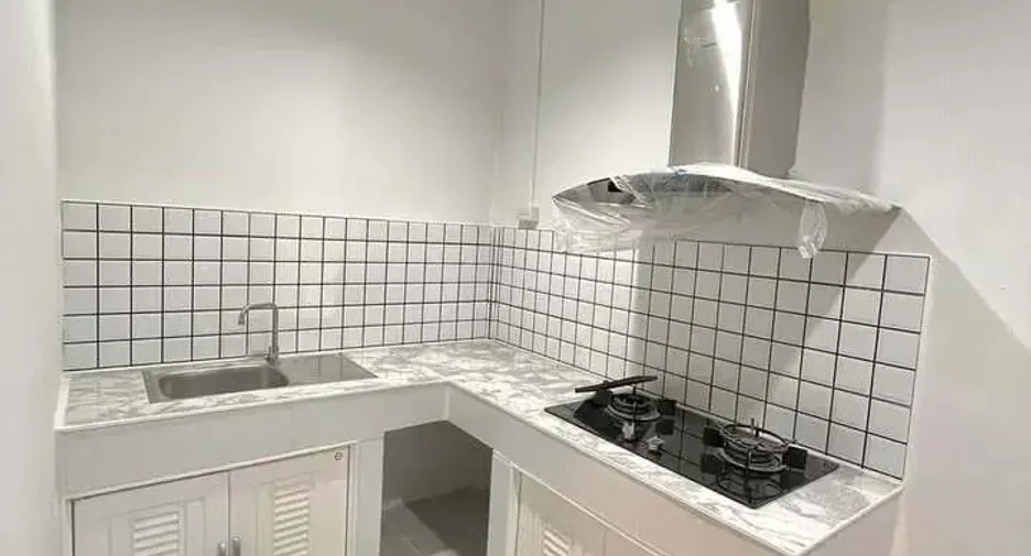 For rent 2 bedrooms townhouse in Bang Kapi, Bangkok