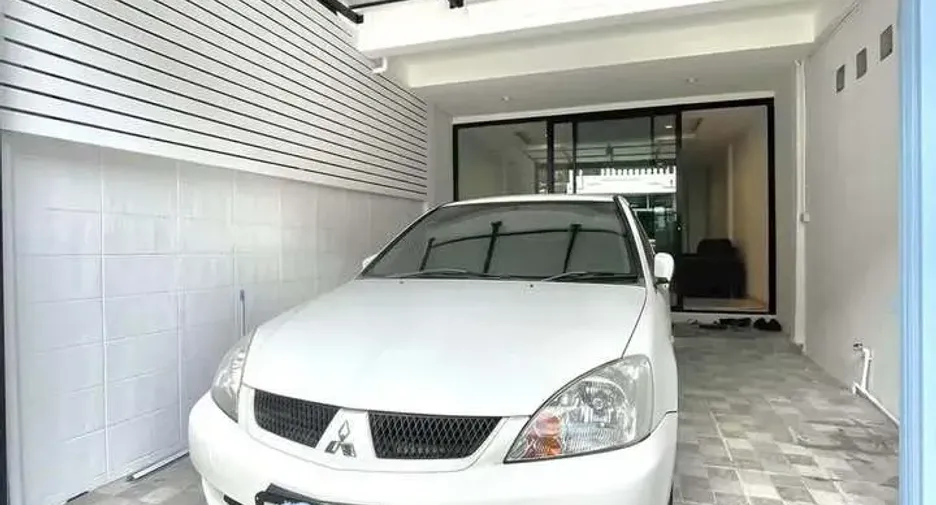 For rent 2 bedrooms townhouse in Bang Kapi, Bangkok