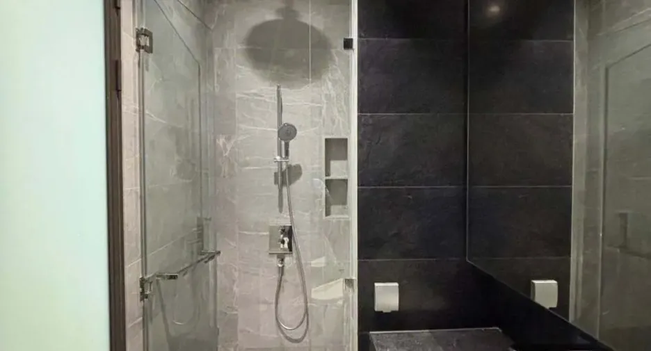 For rent 2 bedrooms condo in Pathum Wan, Bangkok