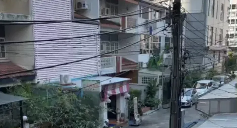 For rent 6 ベッドルーム townhouse in Khlong Toei, Bangkok
