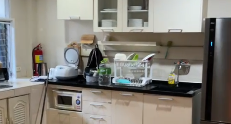 For rent 6 ベッドルーム townhouse in Khlong Toei, Bangkok