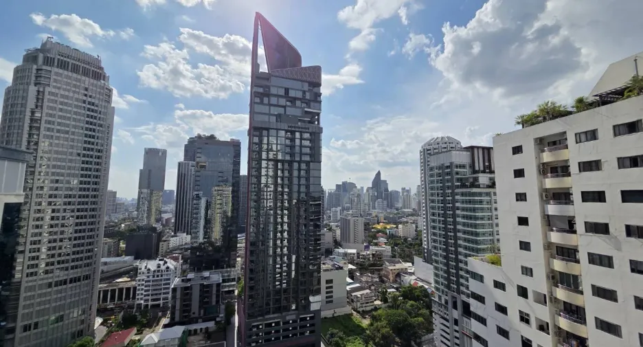 For rent 2 bedrooms condo in Watthana, Bangkok
