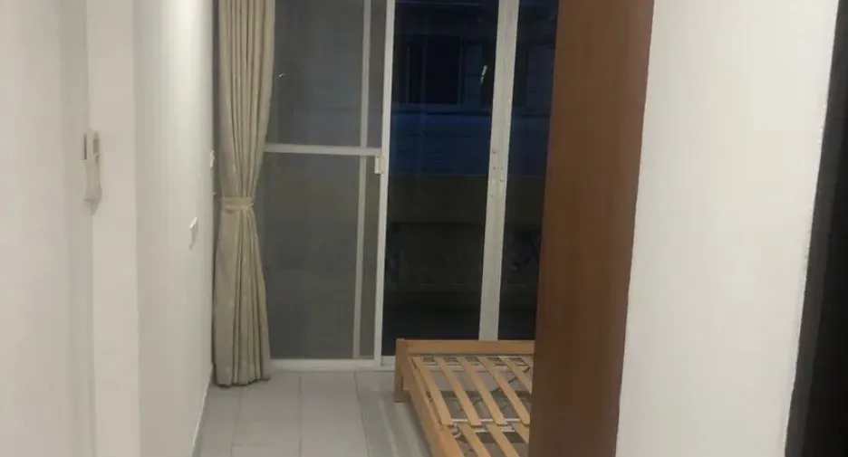 For rent 3 bedrooms townhouse in Khlong Toei, Bangkok