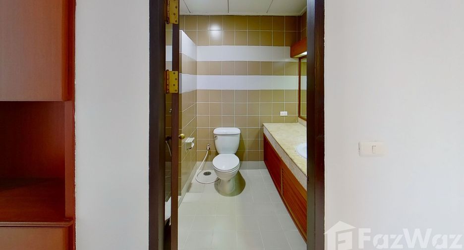 For rent 3 bedrooms condo in Watthana, Bangkok