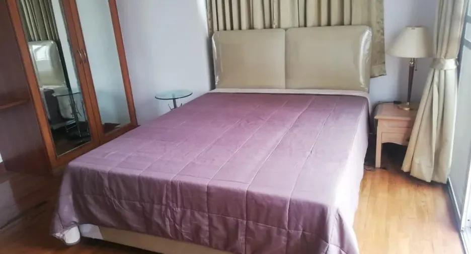 For rent 2 bedrooms condo in Watthana, Bangkok