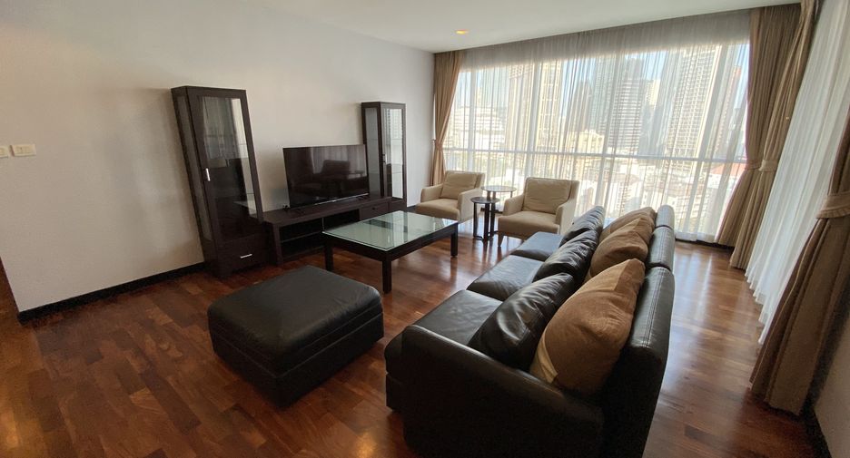 For rent 3 bedrooms condo in Khlong Toei, Bangkok