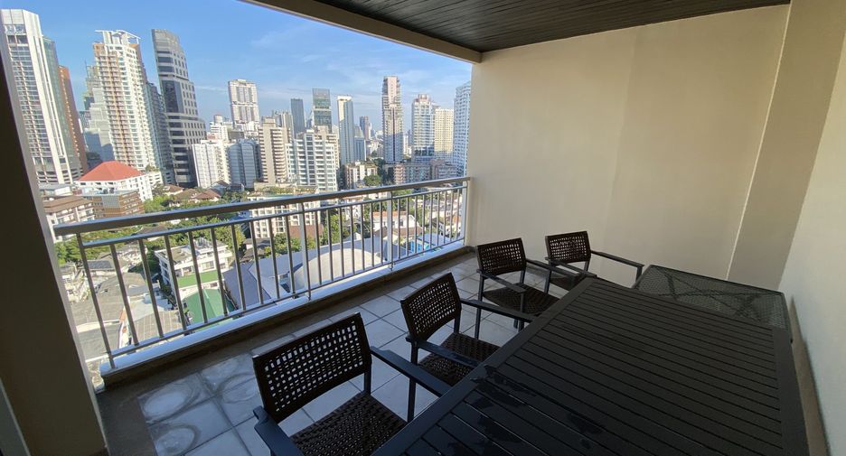 For rent 3 bedrooms condo in Khlong Toei, Bangkok