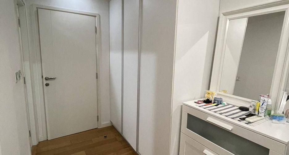 For rent 2 bedrooms condo in Sathon, Bangkok
