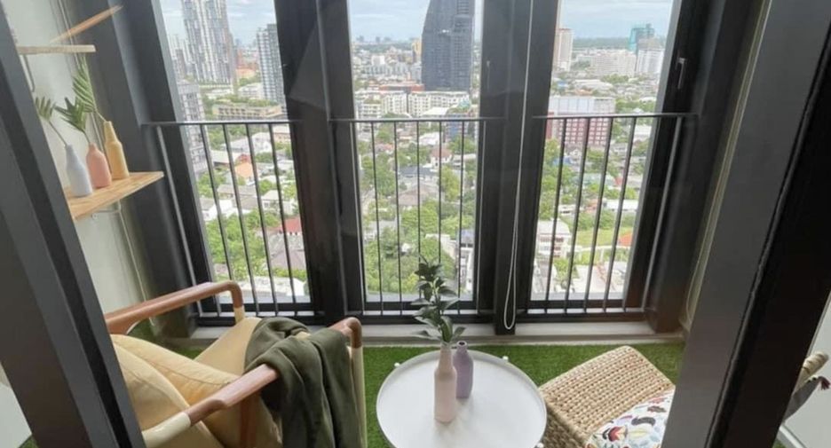 For rent 1 bed condo in Khlong Toei, Bangkok