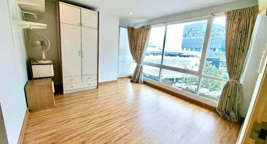 For rent 2 bedrooms condo in Bang Na, Bangkok