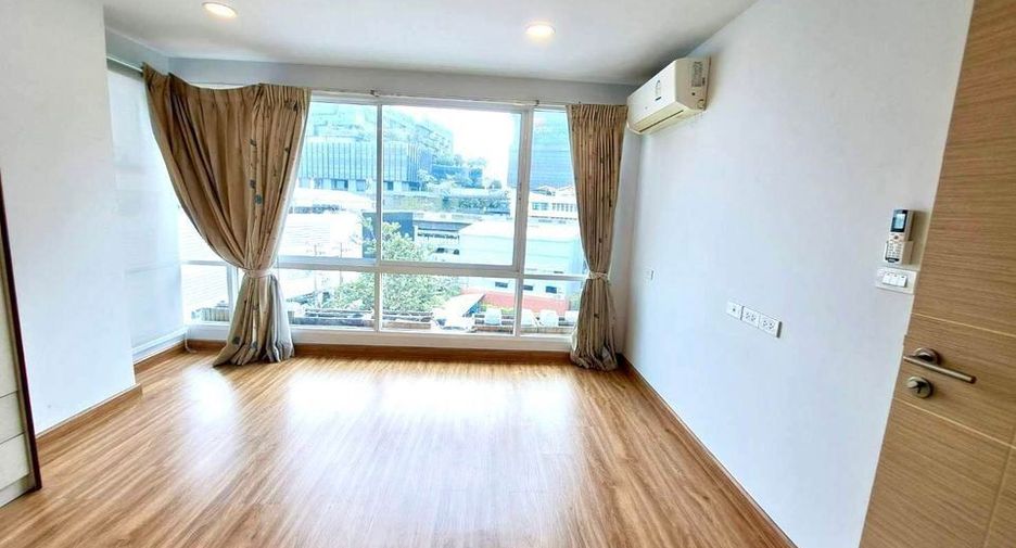 For rent 2 bedrooms condo in Bang Na, Bangkok
