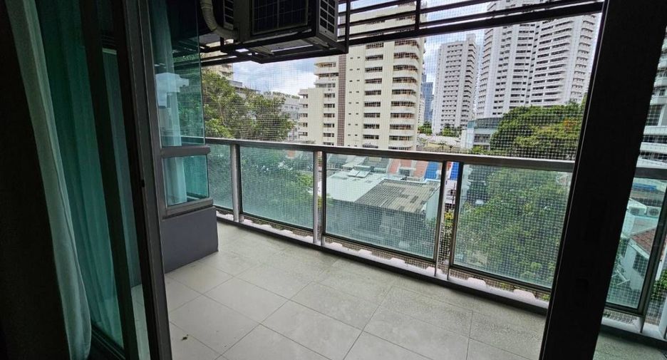 For rent 2 bedrooms condo in Watthana, Bangkok