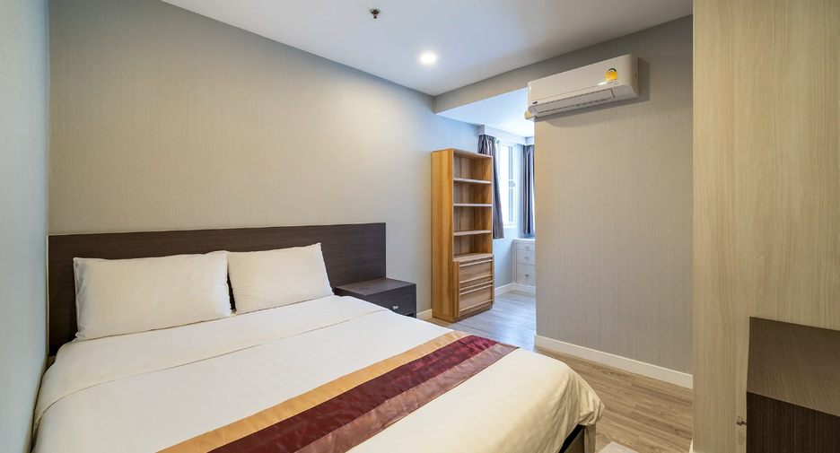 For rent 3 bedrooms condo in Watthana, Bangkok