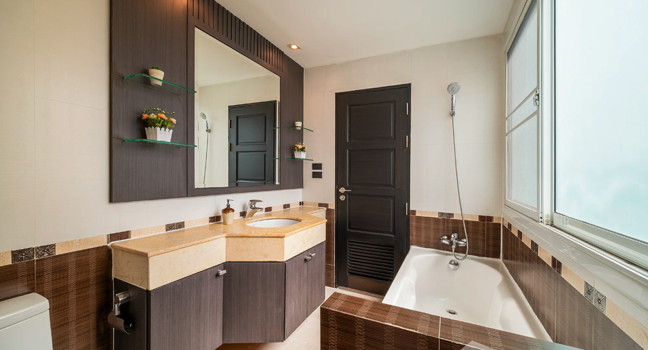 For rent 3 bedrooms condo in Watthana, Bangkok