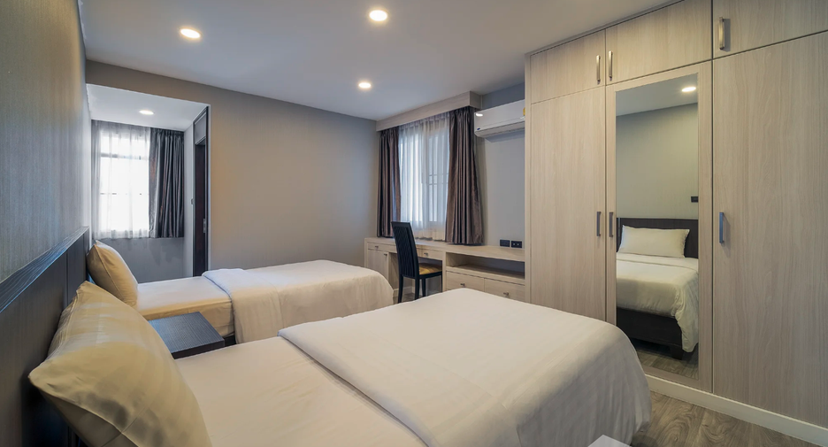 For rent 3 bedrooms condo in Watthana, Bangkok
