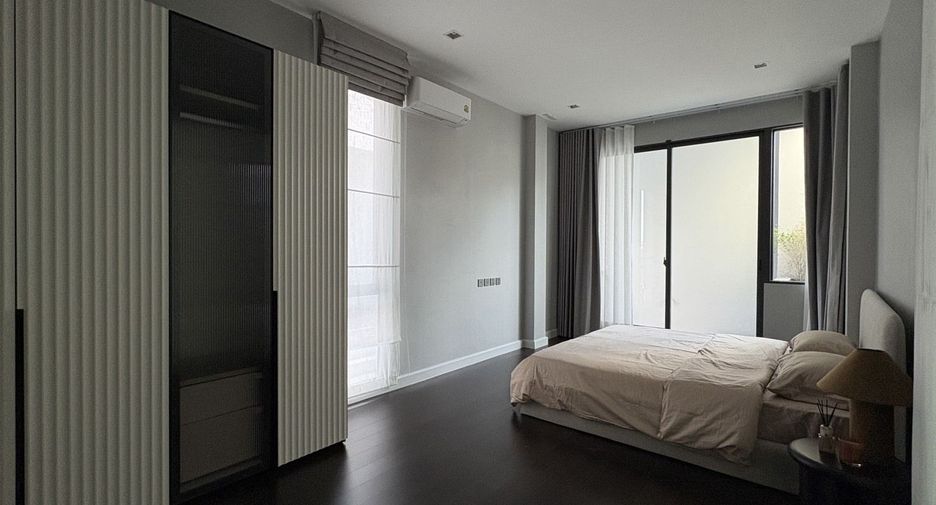 For rent 4 bedrooms house in Suan Luang, Bangkok