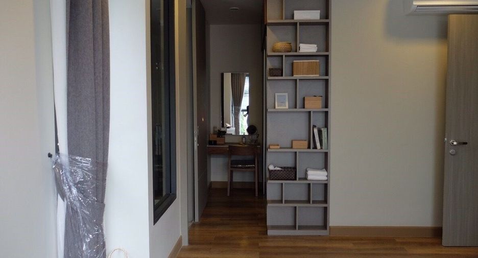 For rent 3 bedrooms apartment in Khlong Toei, Bangkok