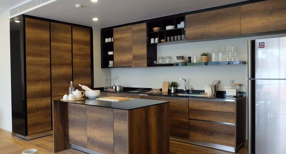 For rent 3 bedrooms apartment in Khlong Toei, Bangkok