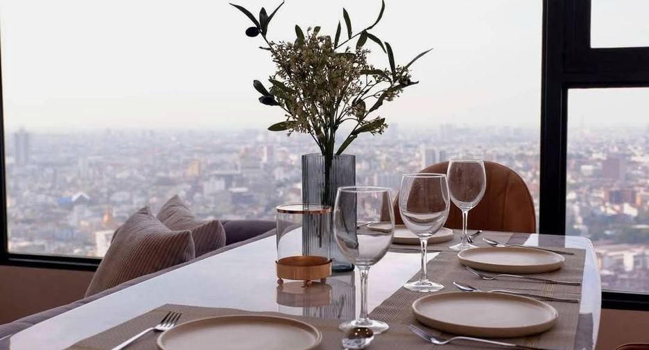 For rent 2 bedrooms condo in Bang Rak, Bangkok