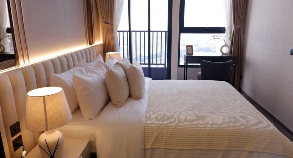 For rent 2 bedrooms condo in Bang Rak, Bangkok