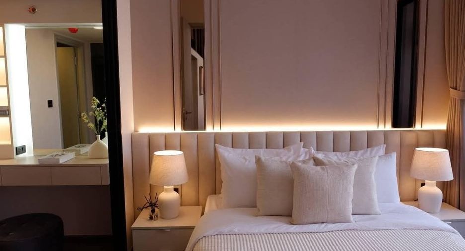 For rent 2 bedrooms condo in Bang Rak, Bangkok