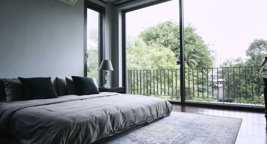 For rent 3 bedrooms villa in Watthana, Bangkok