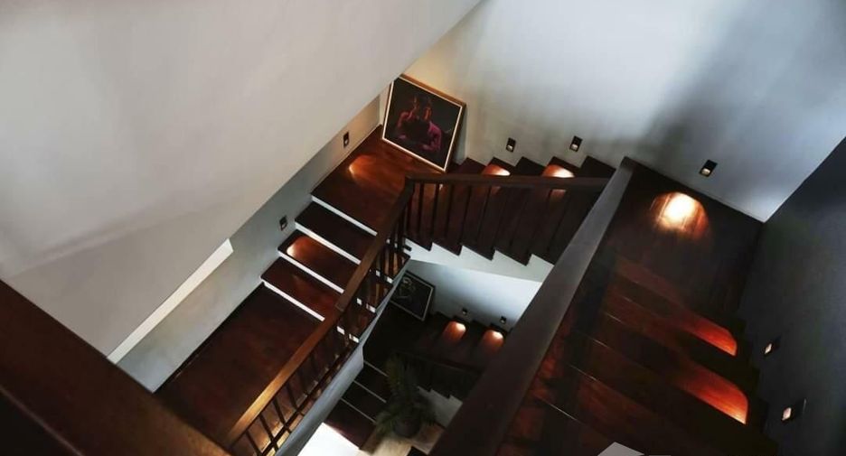 For rent 3 bedrooms villa in Watthana, Bangkok