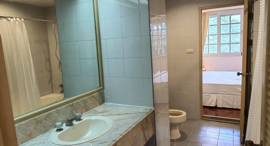 For rent 2 bedrooms condo in Pathum Wan, Bangkok