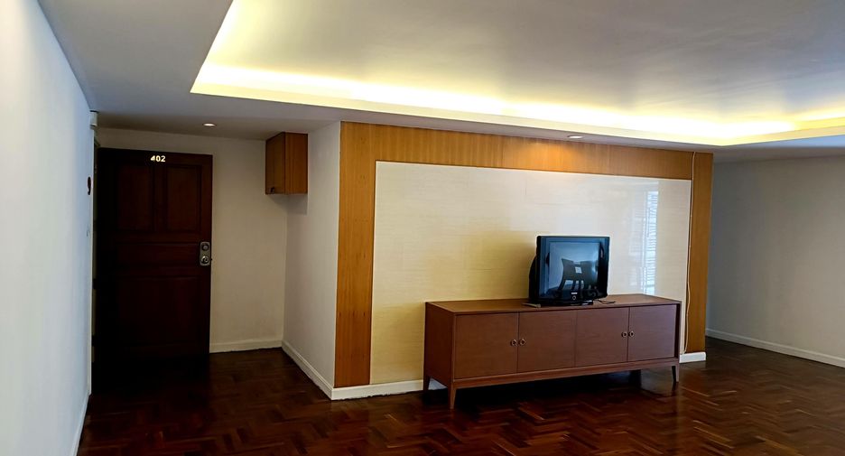 For rent 2 bedrooms condo in Yan Nawa, Bangkok