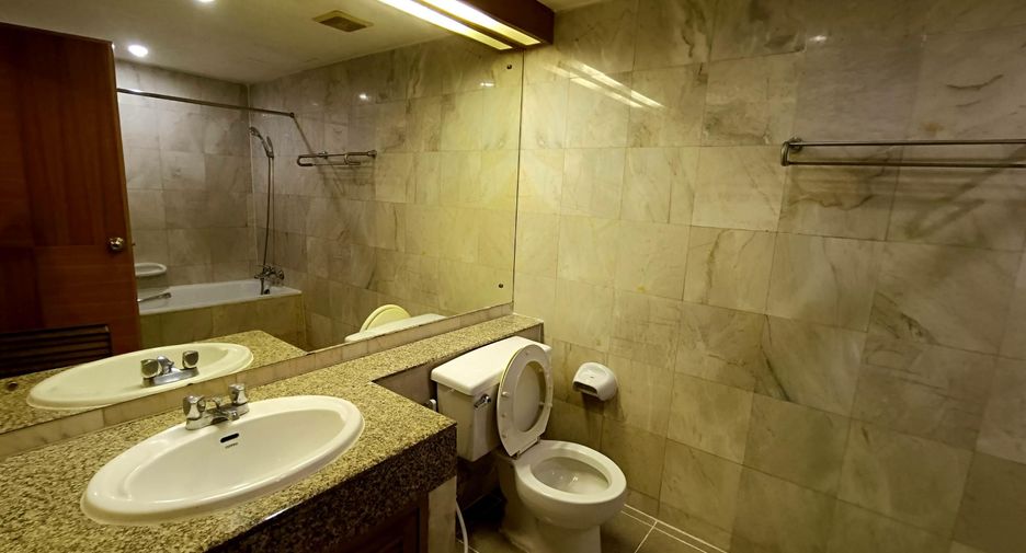 For rent 2 bedrooms condo in Yan Nawa, Bangkok