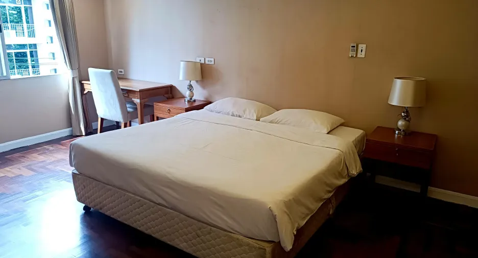 For rent 2 bedrooms condo in Yan Nawa, Bangkok