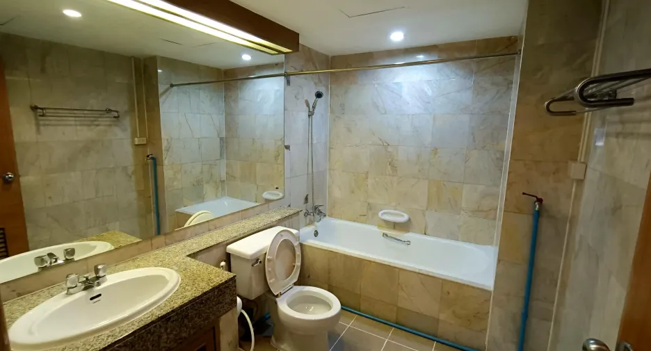 For rent 2 bedrooms condo in Yan Nawa, Bangkok