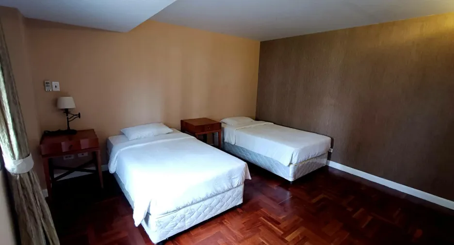 For rent 2 bedrooms condo in Yan Nawa, Bangkok