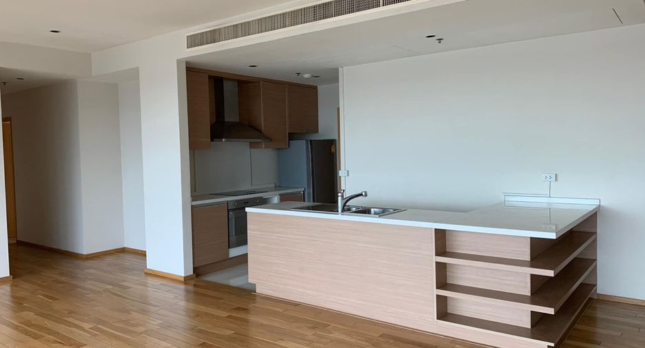 For rent 3 bedrooms condo in Khlong Toei, Bangkok