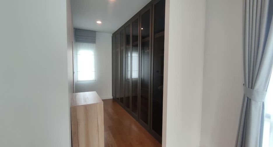 For rent 4 bedrooms house in Khlong Sam Wa, Bangkok