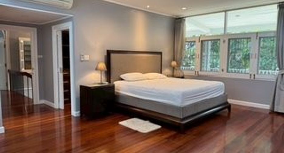 For rent 4 bedrooms villa in Ratchathewi, Bangkok
