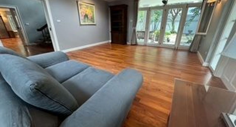 For rent 4 bedrooms villa in Ratchathewi, Bangkok