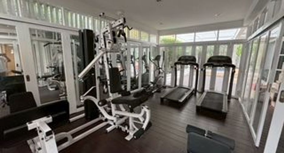 For rent 4 bedrooms villa in Ratchathewi, Bangkok