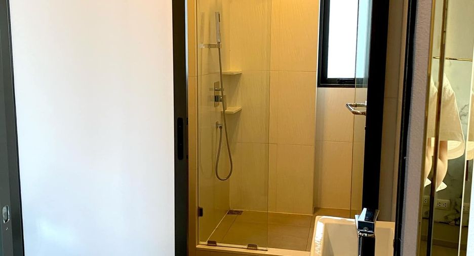 Condo en alquiler de 2 habitaciones en Huai Khwang, Bangkok